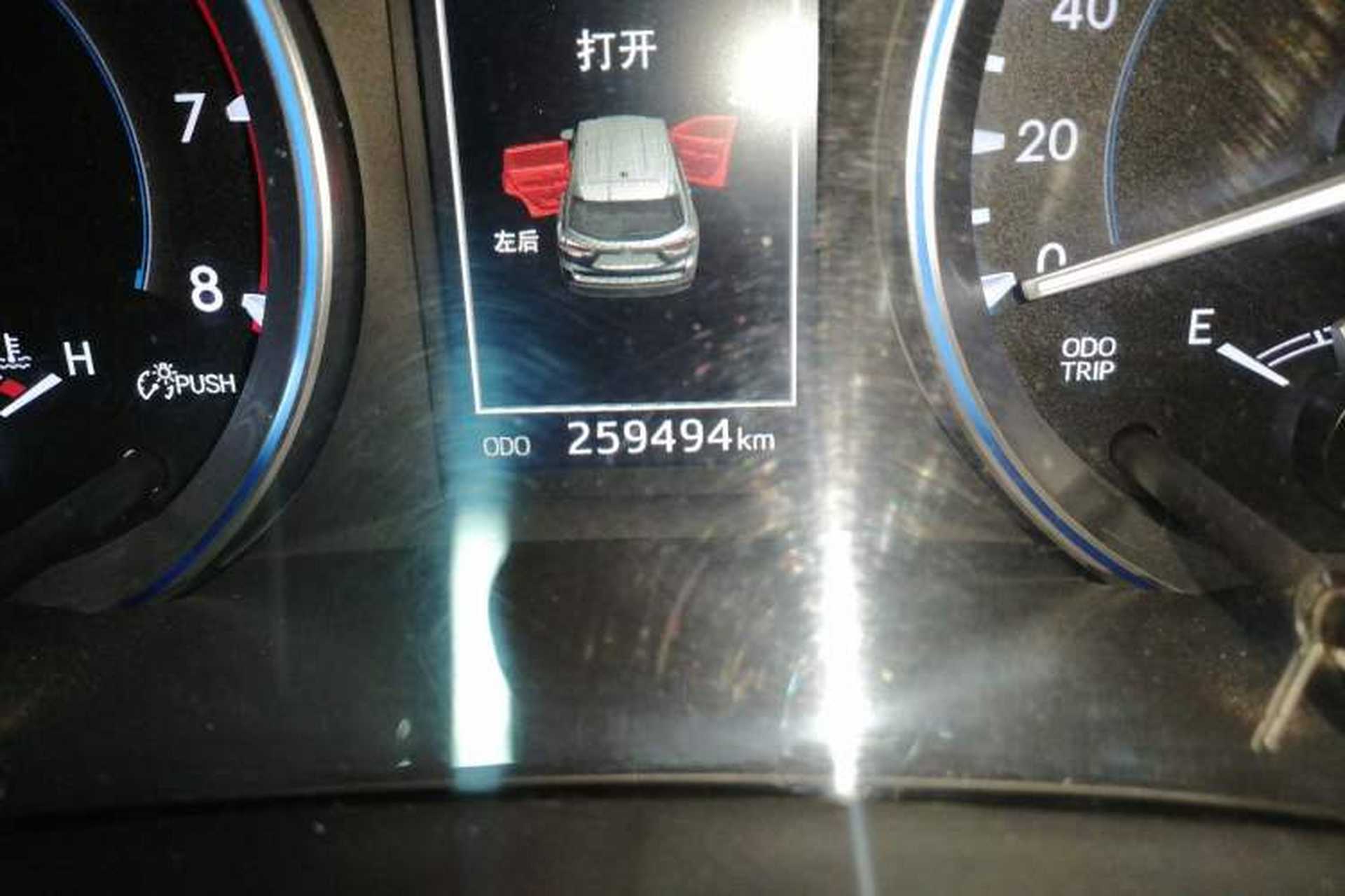 Used Toyota Highlander 2017 2.0T Four-Wheel Drive Ultimate Edition 7 Seats Odometer Close Up