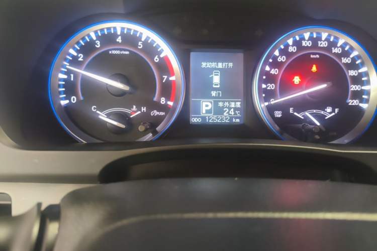 Used Toyota Highlander 2017 2.0T Four-Wheel Drive Luxury Edition 7 Seats Odometer Close Up