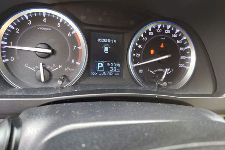 Used Toyota Highlander 2017 2.0T Two-Wheel Drive Elite Edition 5 Seats Odometer Close Up