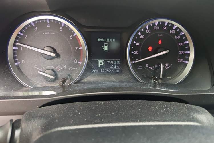 Used Toyota Highlander 2017 2.0T Four-Wheel Drive Luxury Edition 7 Seats Odometer Close Up