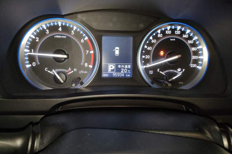 Used Toyota Highlander 2017 2.0T Four-Wheel Drive Luxury Edition 7 Seats Odometer Close Up