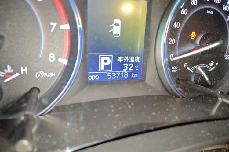 Used Toyota Highlander 2017 2.0T Four-Wheel Drive Luxury Edition 7 Seats Odometer Close Up