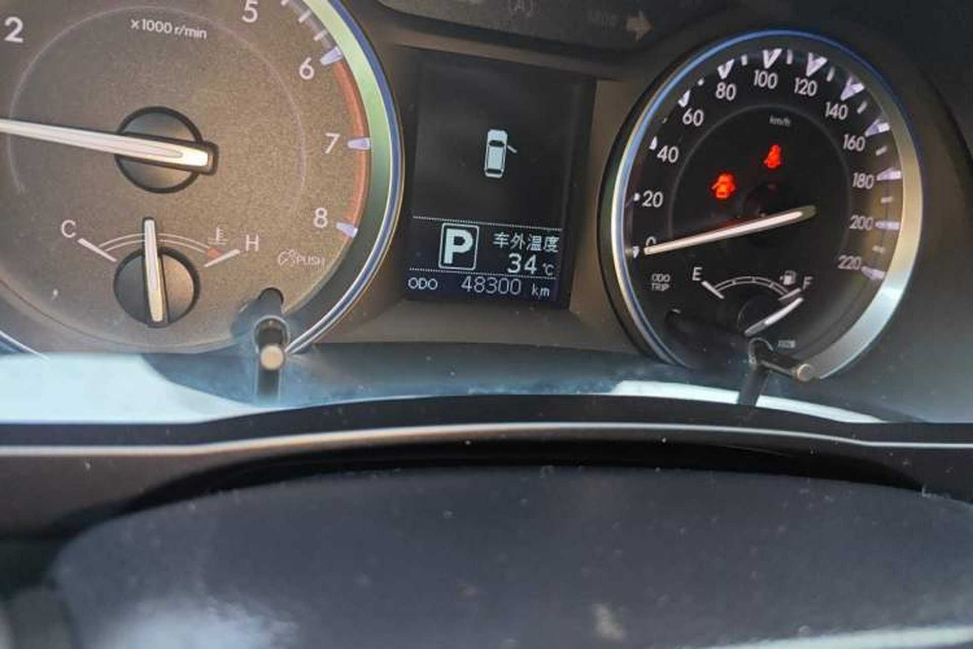 Used Toyota Highlander 2017 2.0T Four-Wheel Drive Luxury Edition 7 Seats Odometer Close Up
