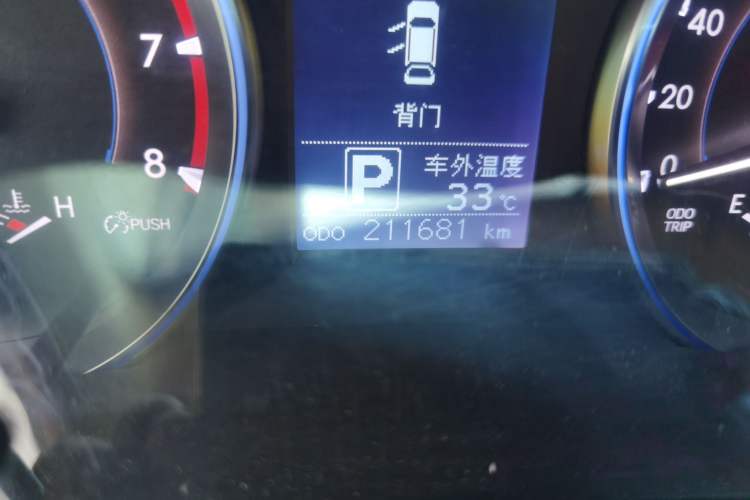 Used Toyota Highlander 2017 2.0T Two-Wheel Drive Elite Edition 5 Seats Odometer Close Up