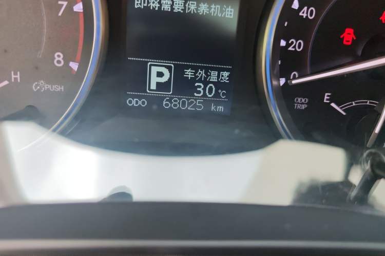 Used Toyota Highlander 2017 2.0T Two-Wheel Drive Luxury Edition 7 Seats Odometer Close Up