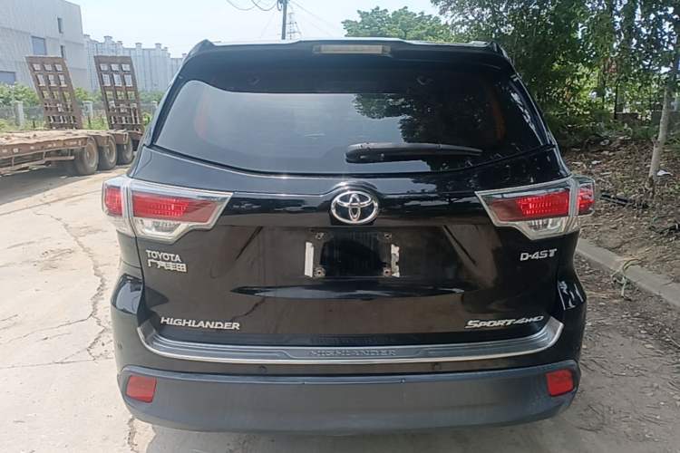 Used Toyota Highlander 2017 2.0T Two-Wheel Drive Elite Version 7 Seats Rear