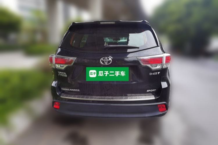 Used Toyota Highlander 2017 2.0T Two-Wheel Drive Luxury Edition 7 Seats Rear