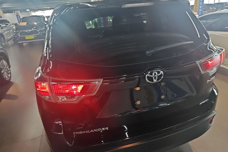 Used Toyota Highlander 2017 2.0T Two-Wheel Drive Luxury Edition 7 Seats Rear