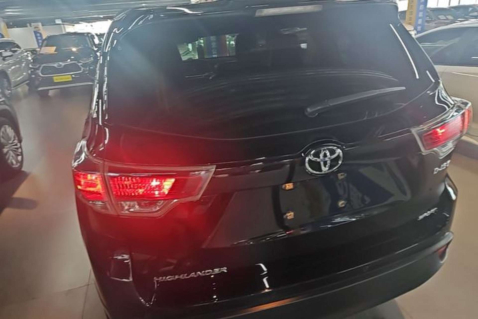 Used Toyota Highlander 2017 2.0T Two-Wheel Drive Luxury Edition 7 Seats Rear