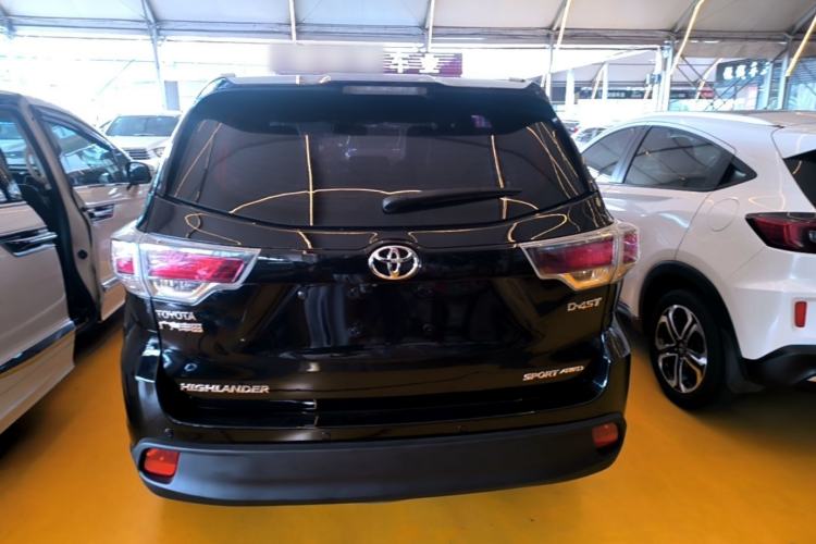 Used Toyota Highlander 2017 2.0T Four-Wheel Drive Luxury Edition 7 Seats Rear