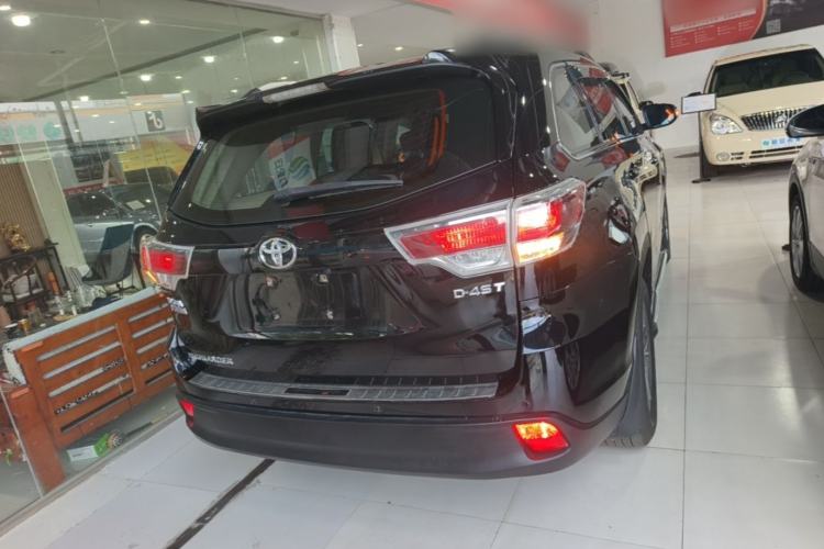 Used Toyota Highlander 2017 2.0T Two-Wheel Drive Elite Edition 5 Seats Rear