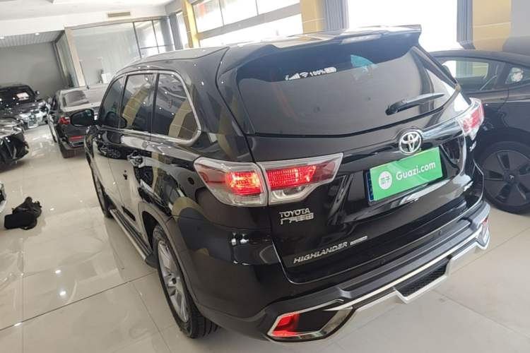 Used Toyota Highlander 2017 2.0T Two-Wheel Drive Luxury Edition 7 Seats Rear Left 45 Deg