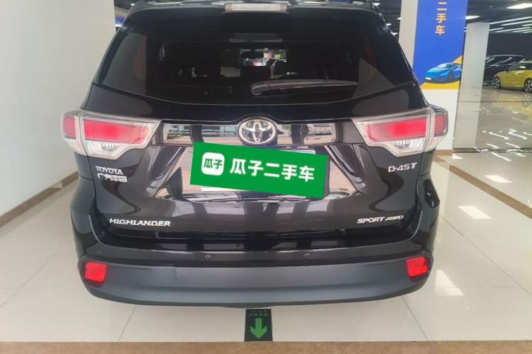 Used Toyota Highlander 2017 2.0T Four-Wheel Drive Luxury Edition 7 Seats Rear