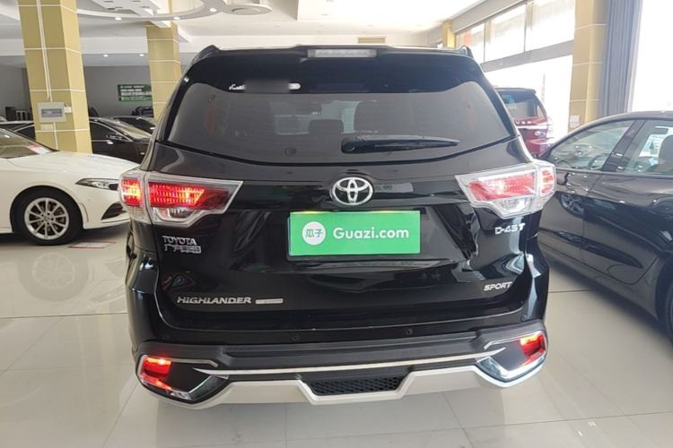 Used Toyota Highlander 2017 2.0T Two-Wheel Drive Luxury Edition 7 Seats Rear