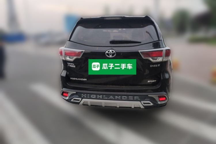 Used Toyota Highlander 2017 2.0T Two-Wheel Drive Luxury Edition 7 Seats Rear