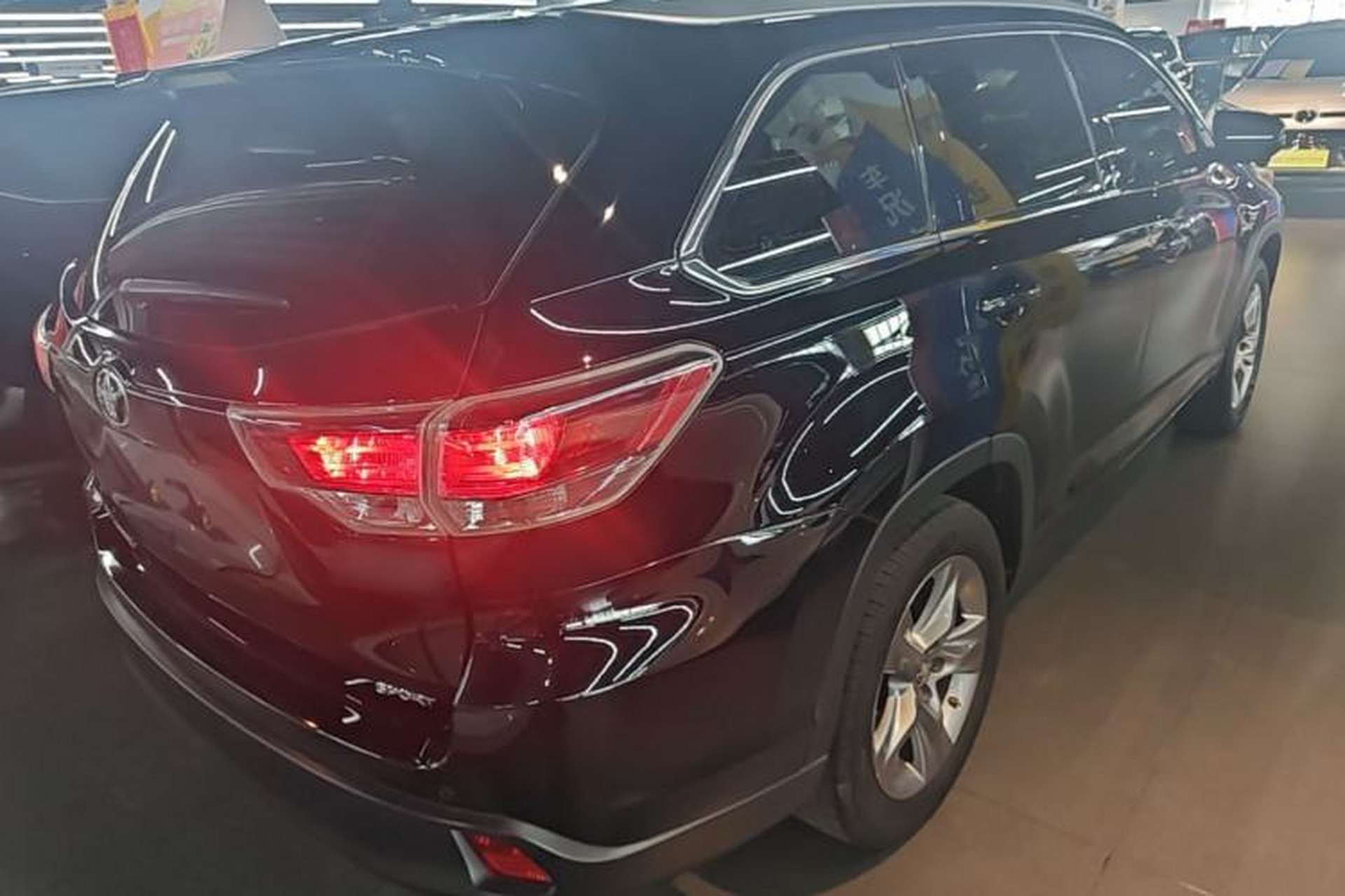 Used Toyota Highlander 2017 2.0T Two-Wheel Drive Luxury Edition 7 Seats Rear Right 45 Deg