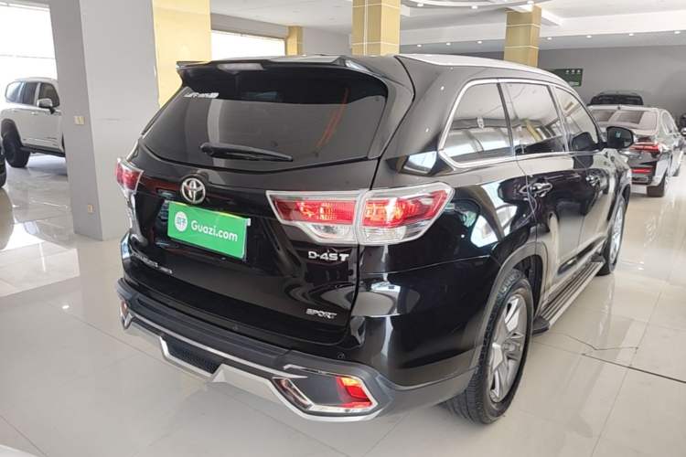Used Toyota Highlander 2017 2.0T Two-Wheel Drive Luxury Edition 7 Seats Rear Right 45 Deg