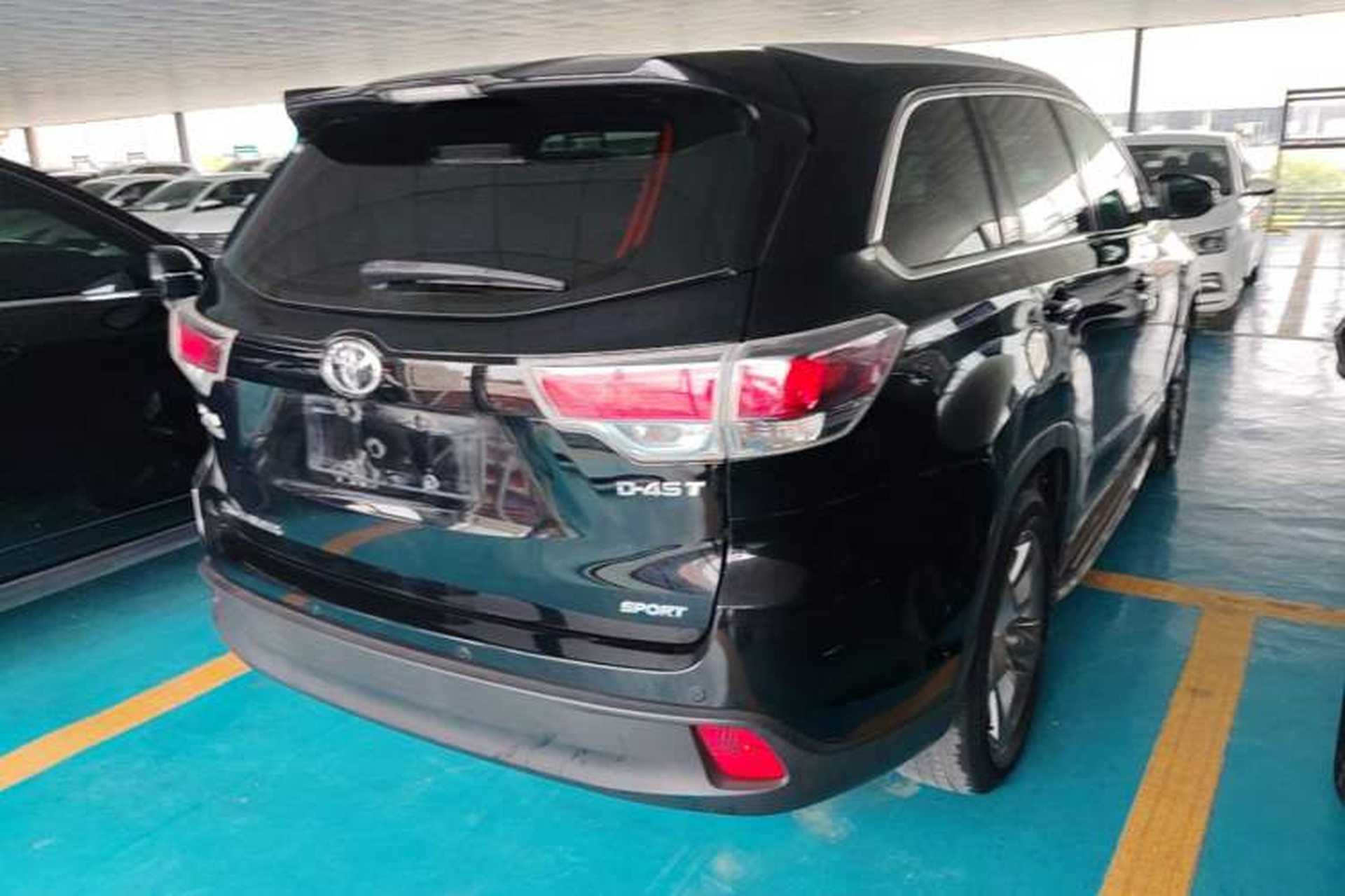 Used Toyota Highlander 2017 2.0T Two-Wheel Drive Luxury Edition 7 Seats Rear Right 45 Deg