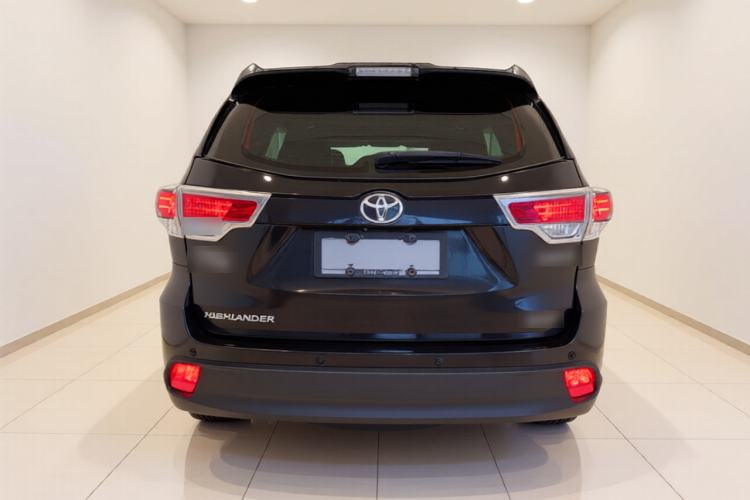 Used Toyota Highlander 2017 2.0T Two-Wheel Drive Luxury Edition 7 Seats Rear