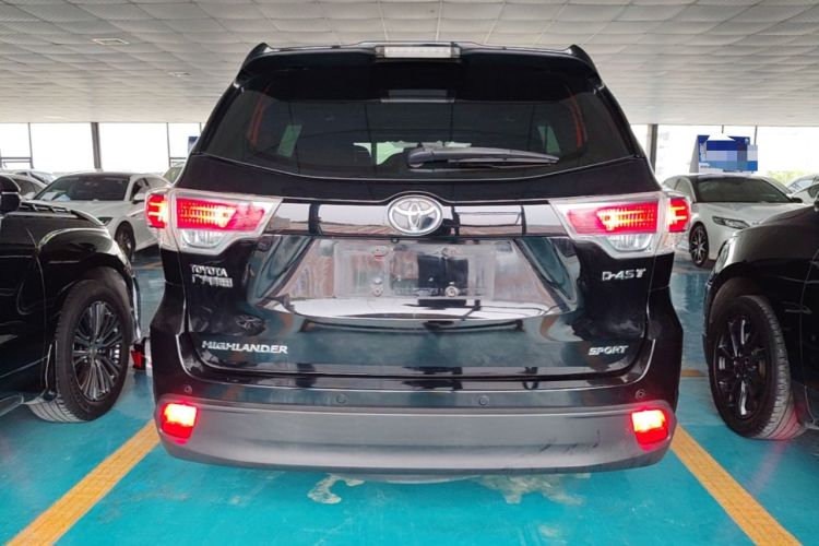 Used Toyota Highlander 2017 2.0T Two-Wheel Drive Luxury Edition 7 Seats Rear
