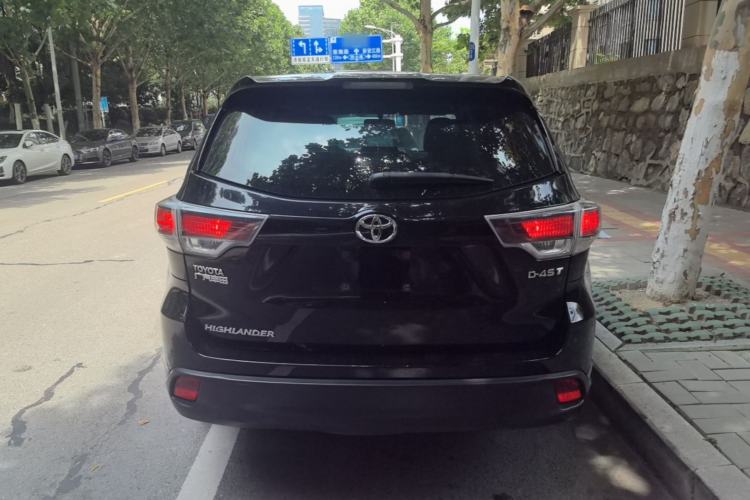 Used Toyota Highlander 2017 2.0T Two-Wheel Drive Elite Version 7 Seats Rear