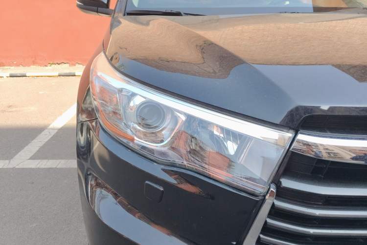 Used Toyota Highlander 2017 3.5L Four-Wheel Drive Ultimate Edition 7-Seater Right Front Headlight