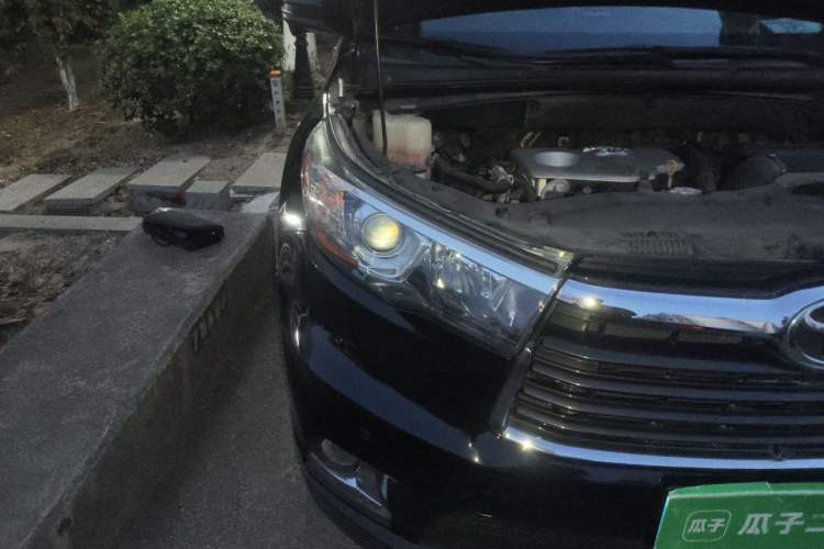 Used Toyota Highlander 2017 2.0T Two-Wheel Drive Elite Edition 5 Seats Right Front Headlight