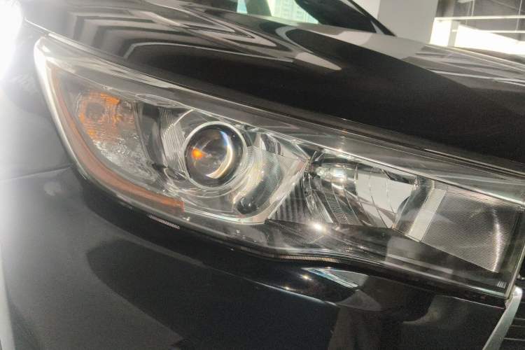 Used Toyota Highlander 2017 2.0T Four-Wheel Drive Elite Edition 7-Seater Right Front Headlight