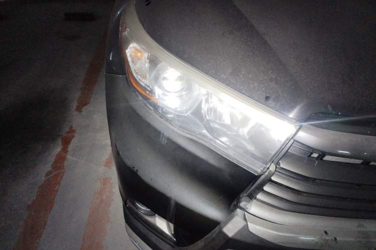 Used Toyota Highlander 2017 2.0T Four-Wheel Drive Elite Edition 7-Seater Right Front Headlight