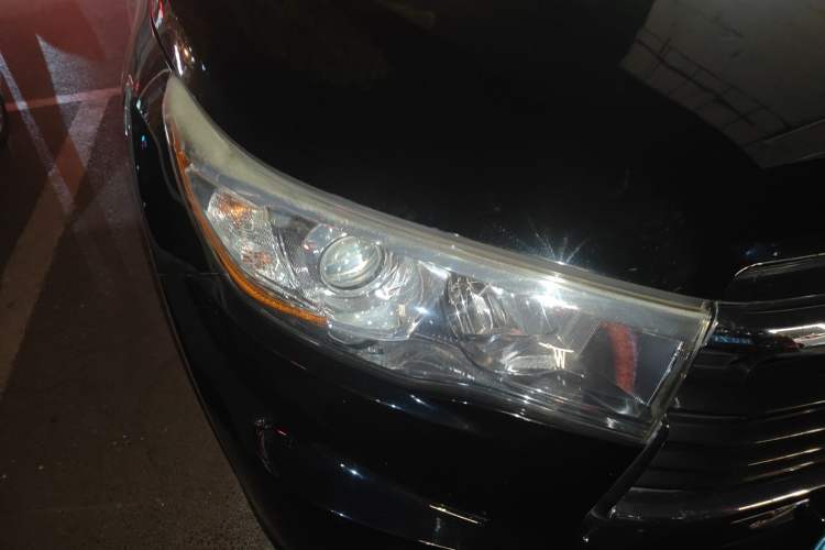 Used Toyota Highlander 2017 2.0T Two-Wheel Drive Luxury Edition 7 Seats Right Front Headlight