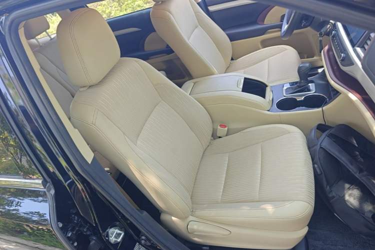 Used Toyota Highlander 2017 2.0T Four-Wheel Drive Elite Edition 7-Seater Right Front Seat