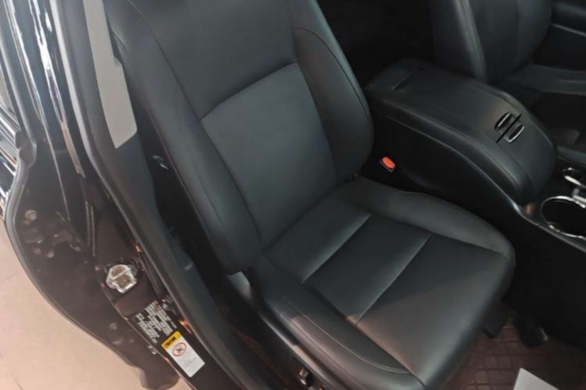 Used Toyota Highlander 2017 2.0T Two-Wheel Drive Luxury Edition 7 Seats Right Front Seat