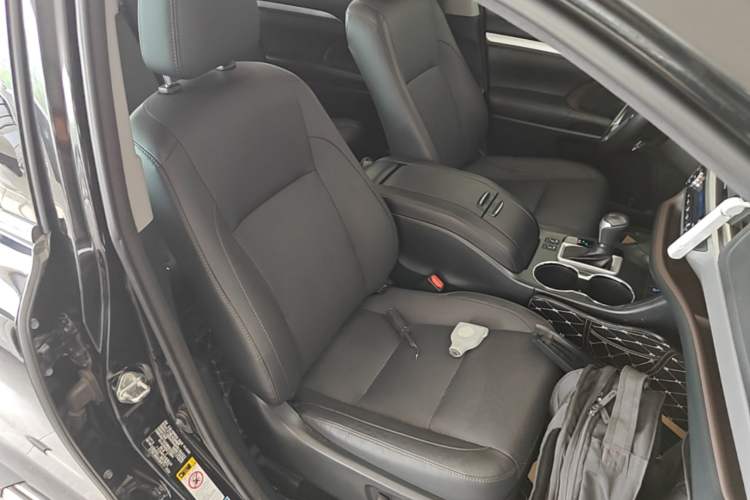 Used Toyota Highlander 2017 2.0T Four-Wheel Drive Luxury Edition 7 Seats Right Front Seat