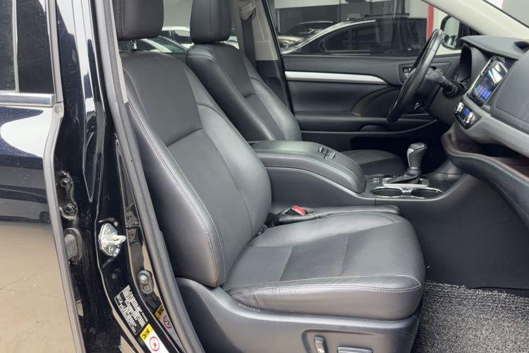 Used Toyota Highlander 2017 2.0T Four-Wheel Drive Luxury Edition 7 Seats Right Front Seat
