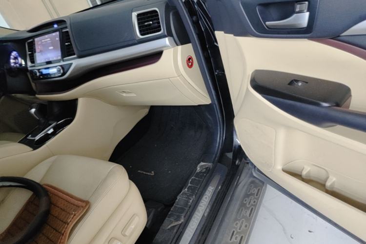 Used Toyota Highlander 2017 2.0T Four-Wheel Drive Luxury Edition 7 Seats Right Front Seat