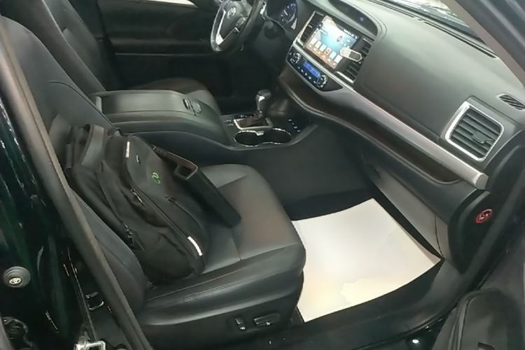 Used Toyota Highlander 2017 2.0T Four-Wheel Drive Luxury Edition 7 Seats Right Front Seat