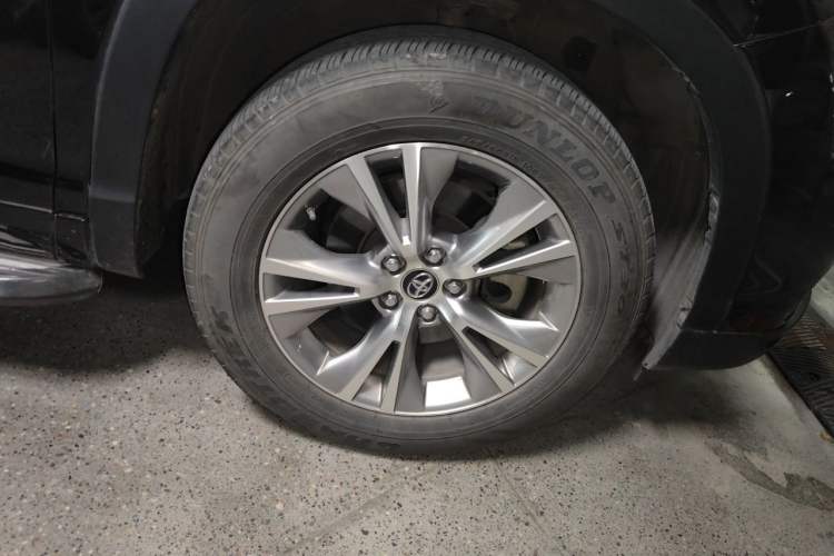 Used Toyota Highlander 2017 2.0T Four-Wheel Drive Elite Edition 7-Seater Right Front Wheel Hub