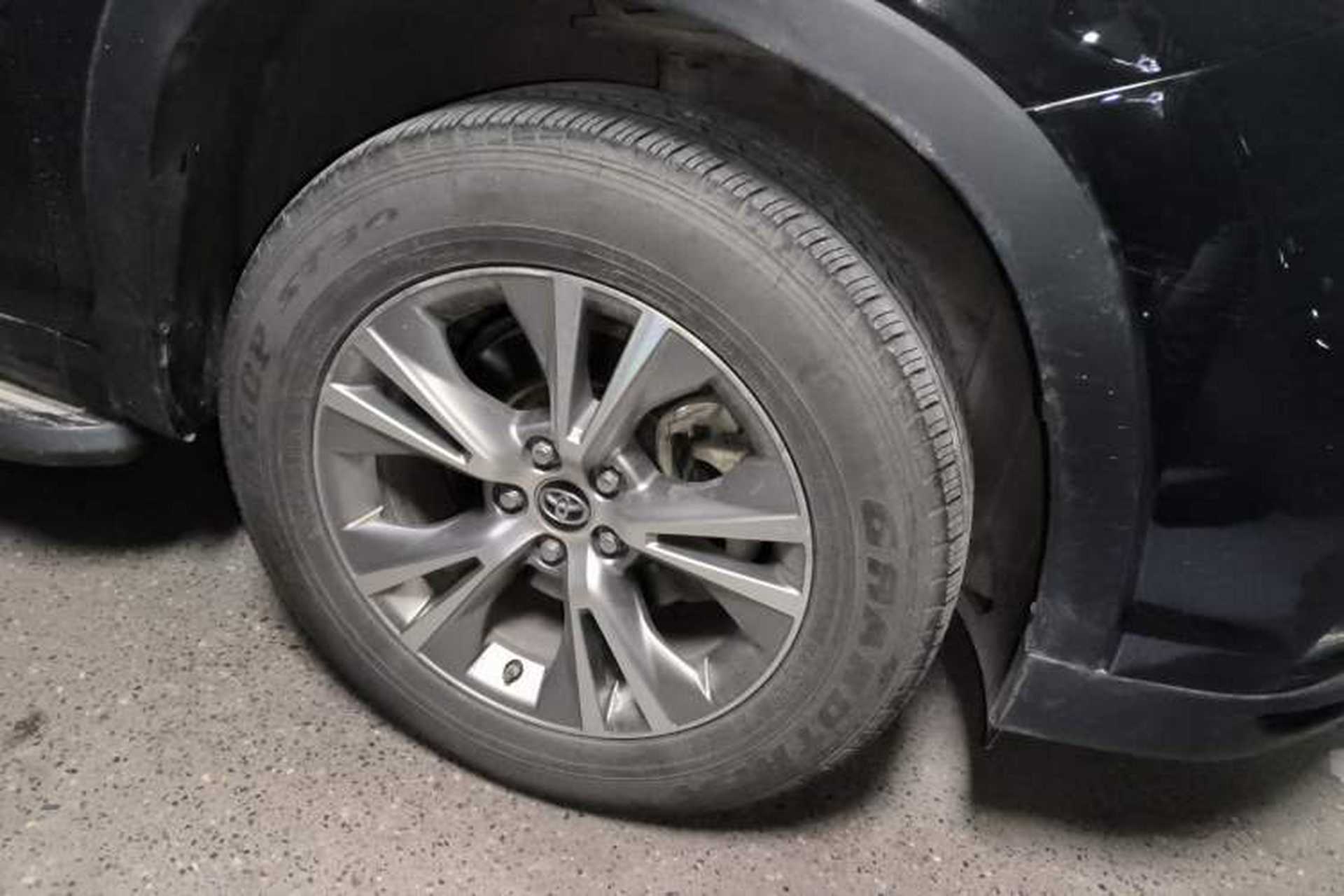 Used Toyota Highlander 2017 2.0T Four-Wheel Drive Elite Edition 7-Seater Right Front Wheel Hub