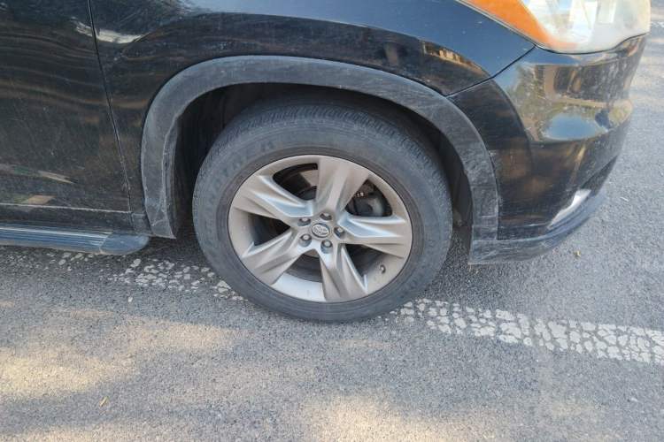 Used Toyota Highlander 2017 2.0T Four-Wheel Drive Elite Edition 7-Seater Right Front Wheel Hub