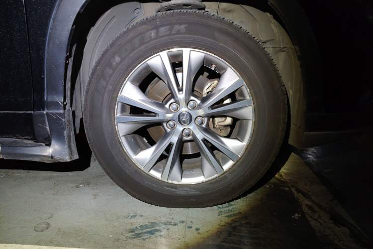 Used Toyota Highlander 2017 2.0T Four-Wheel Drive Elite Edition 7-Seater Right Front Wheel Hub