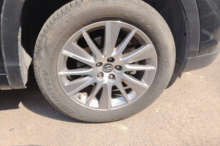 Used Toyota Highlander 2017 3.5L Four-Wheel Drive Ultimate Edition 7-Seater Right Front Wheel Hub