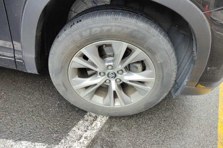 Used Toyota Highlander 2017 2.0T Four-Wheel Drive Elite Edition 7-Seater Right Front Wheel Hub