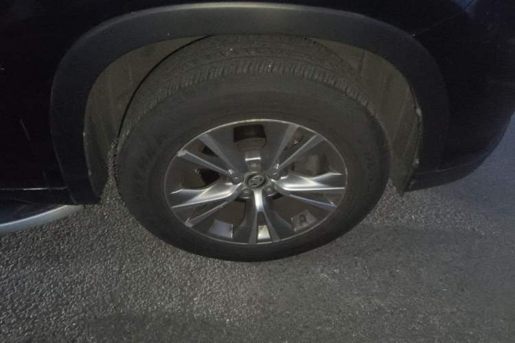 Used Toyota Highlander 2017 2.0T Two-Wheel Drive Elite Edition 5 Seats Right Front Wheel Hub