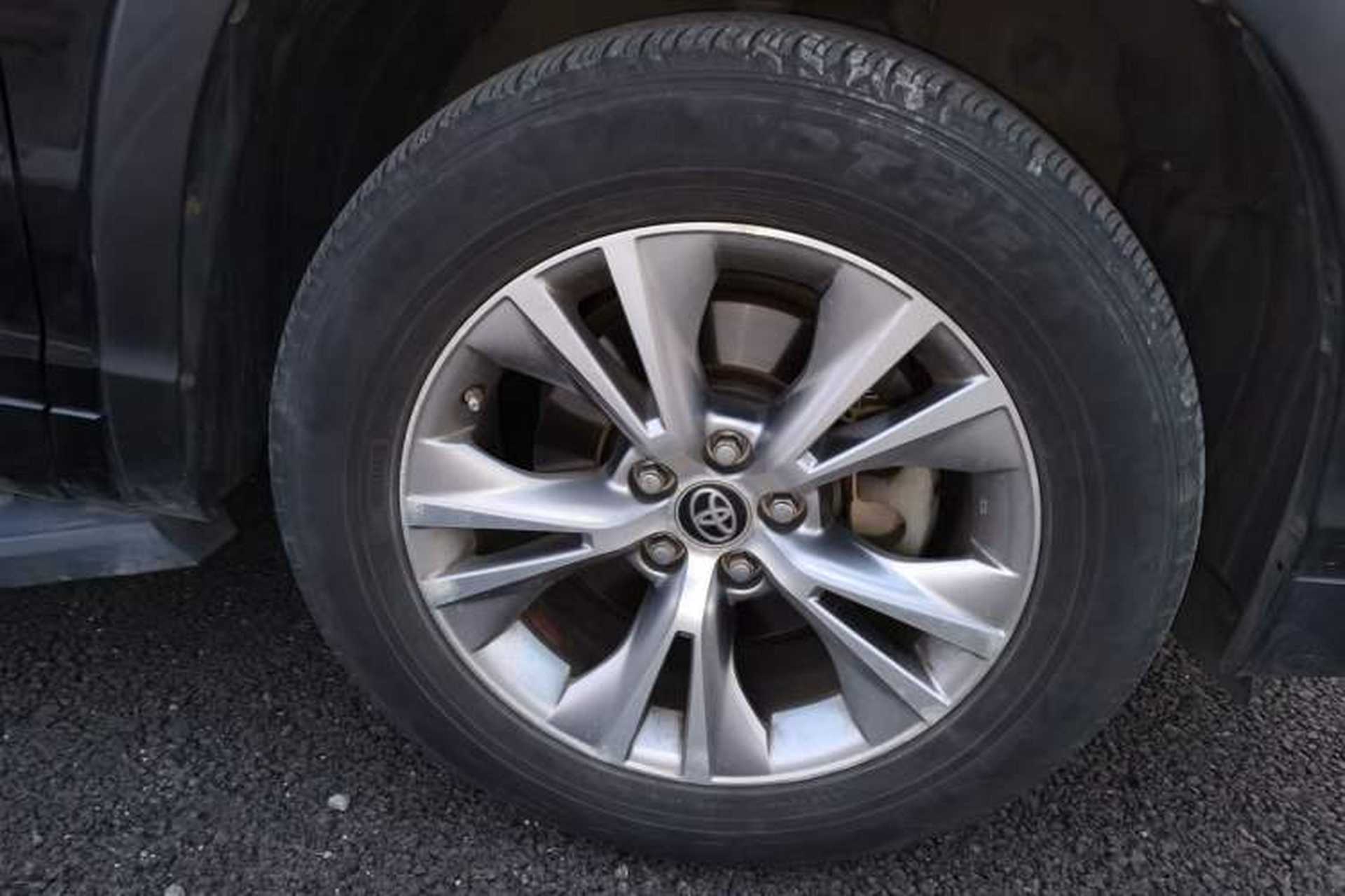 Used Toyota Highlander 2017 2.0T Four-Wheel Drive Elite Edition 7-Seater Right Front Wheel Hub