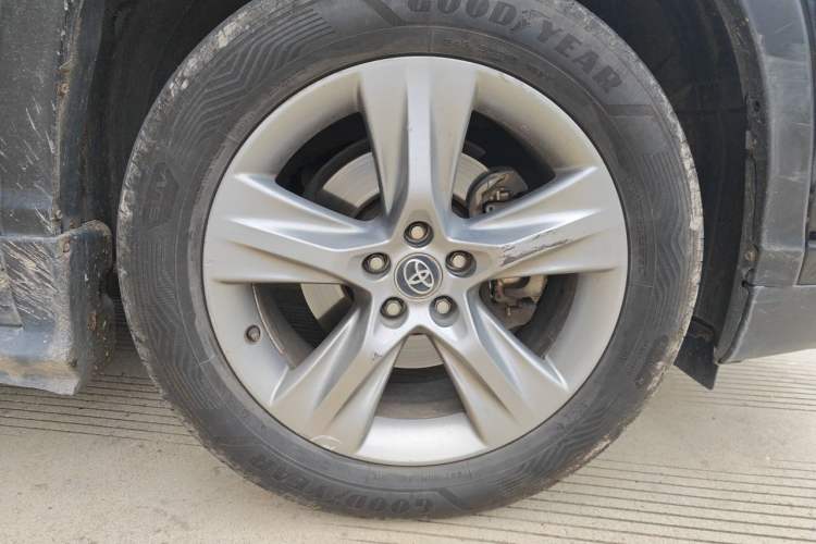 Used Toyota Highlander 2017 2.0T Four-Wheel Drive Luxury Edition 7 Seats Right Front Wheel Hub