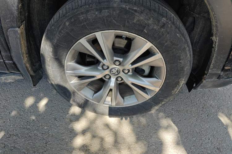 Used Toyota Highlander 2017 2.0T Four-Wheel Drive Elite Edition 7-Seater Right Front Wheel Hub