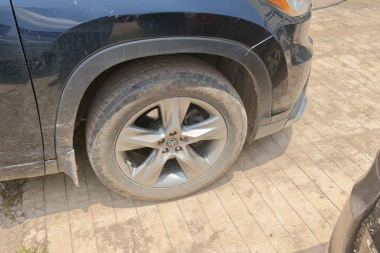 Used Toyota Highlander 2017 2.0T Four-Wheel Drive Luxury Edition 7 Seats Right Front Wheel Hub