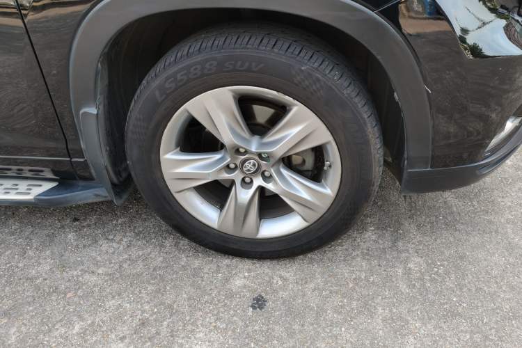Used Toyota Highlander 2017 2.0T Four-Wheel Drive Luxury Edition 7 Seats Right Front Wheel Hub