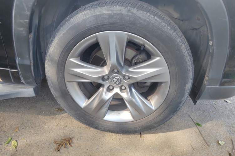 Used Toyota Highlander 2017 2.0T Four-Wheel Drive Luxury Edition 7 Seats Right Front Wheel Hub