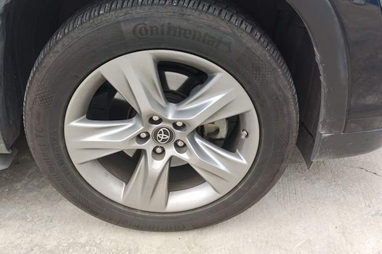 Used Toyota Highlander 2017 2.0T Four-Wheel Drive Ultimate Edition 7 Seats Right Front Wheel Hub